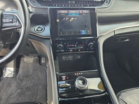 Used 2022 Jeep Grand Cherokee L Limited image 17