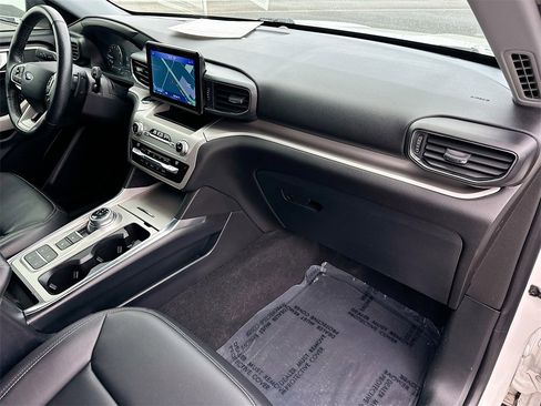 Used 2021 Ford Explorer XLT w/ Equipment Group 202A image 30