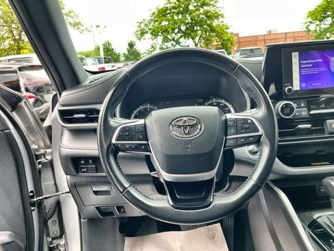 Used 2023 Toyota Highlander XSE AWD/4WD image 13