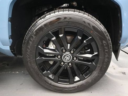 Used 2025 Toyota 4Runner Platinum AWD/4WD image 17