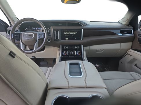 Used 2021 GMC Yukon Denali w/ Denali Premium Package image 9