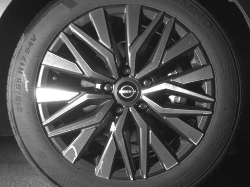 Used 2025 Nissan Altima 2.5 SV FWD image 13