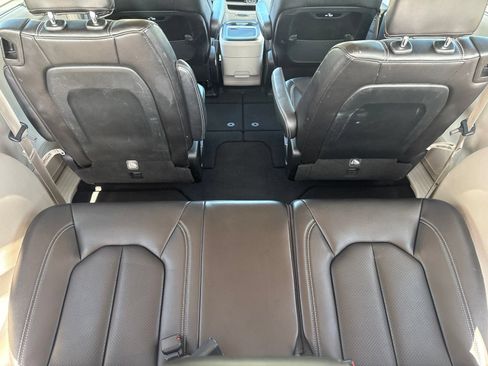 Used 2023 Chrysler Pacifica Touring-L FWD image 29