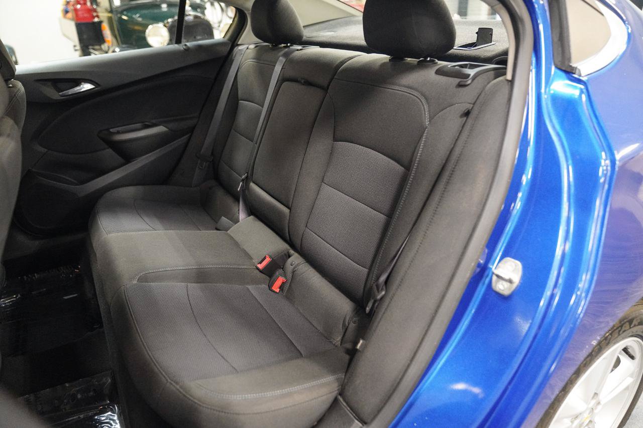 Used 2017 Chevrolet Cruze LT FWD image 19