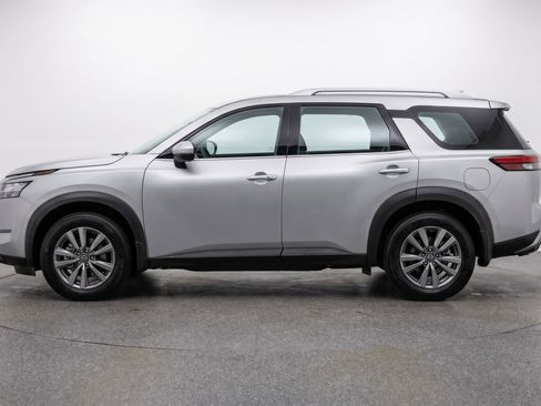 Used 2025 Nissan Pathfinder SV image 5