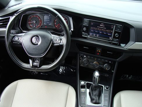 Used 2019 Volkswagen Jetta R-Line FWD image 11