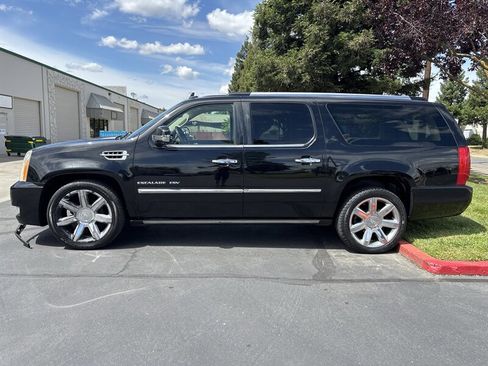 Used 2011 Cadillac Escalade ESV Platinum AWD/4WD image 5