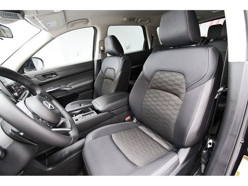 Used 2025 Nissan Pathfinder SV image 27