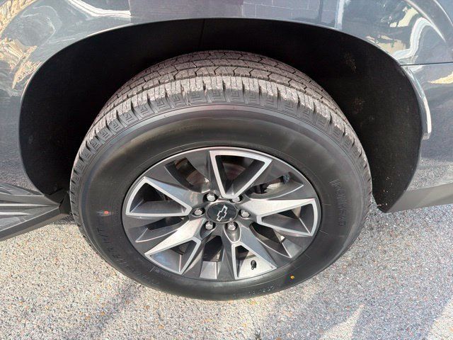 Used 2021 Chevrolet Suburban LT AWD/4WD image 5