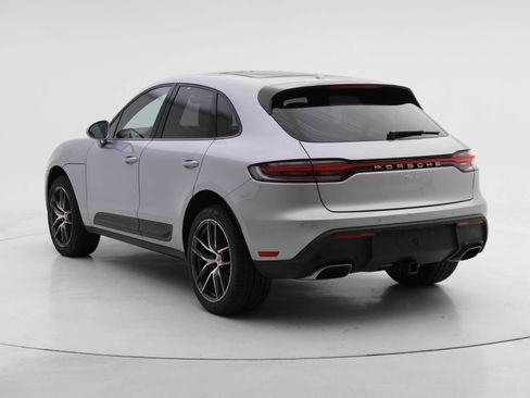 Certified 2024 Porsche Macan image 3