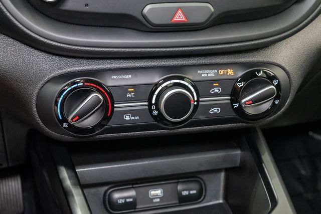 Used 2025 Kia Soul LX w/ LX Technology Package FWD image 19