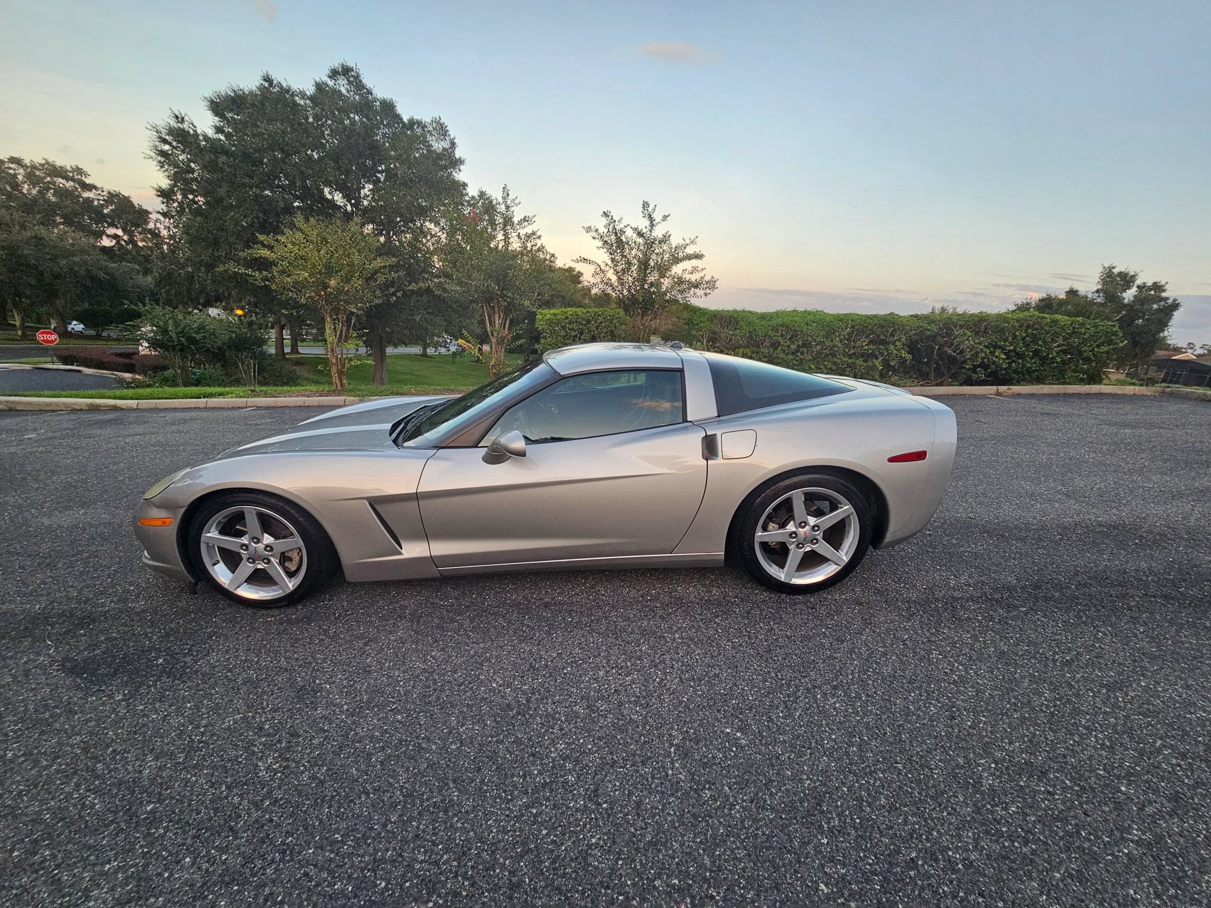 Used 2005 Chevrolet Corvette Coupe w/ Preferred Equipment Group RWD image 10