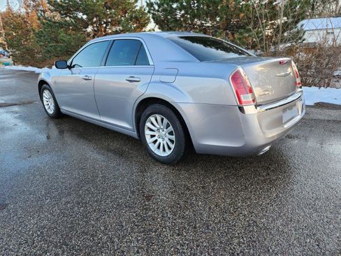 Used 2013 Chrysler 300 w/ Driver Convenience Group image 8