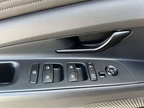 Certified 2025 Hyundai Elantra Sport image 11