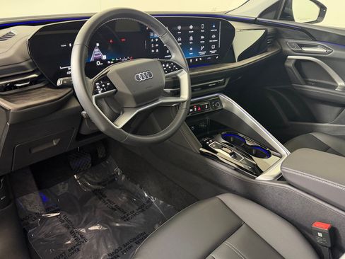 Certified 2025 Audi Q5 Premium w/ Convenience Package AWD/4WD image 4