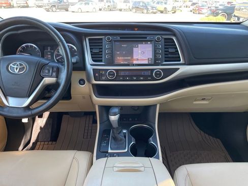 Used 2015 Toyota Highlander XLE AWD/4WD image 12
