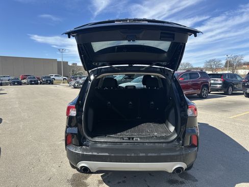 Used 2020 Ford Escape SE image 10