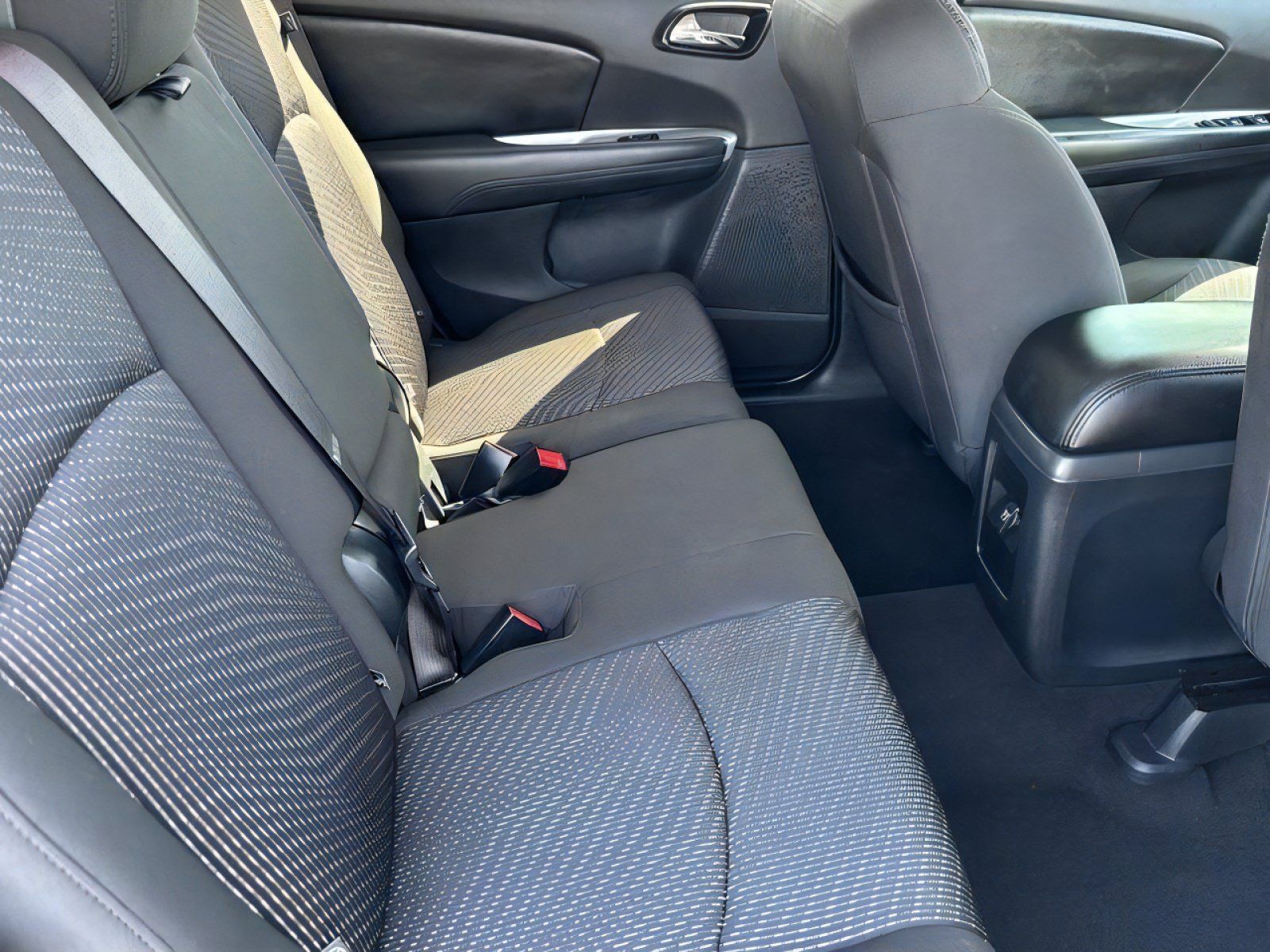 Used 2020 Dodge Journey SE FWD image 28