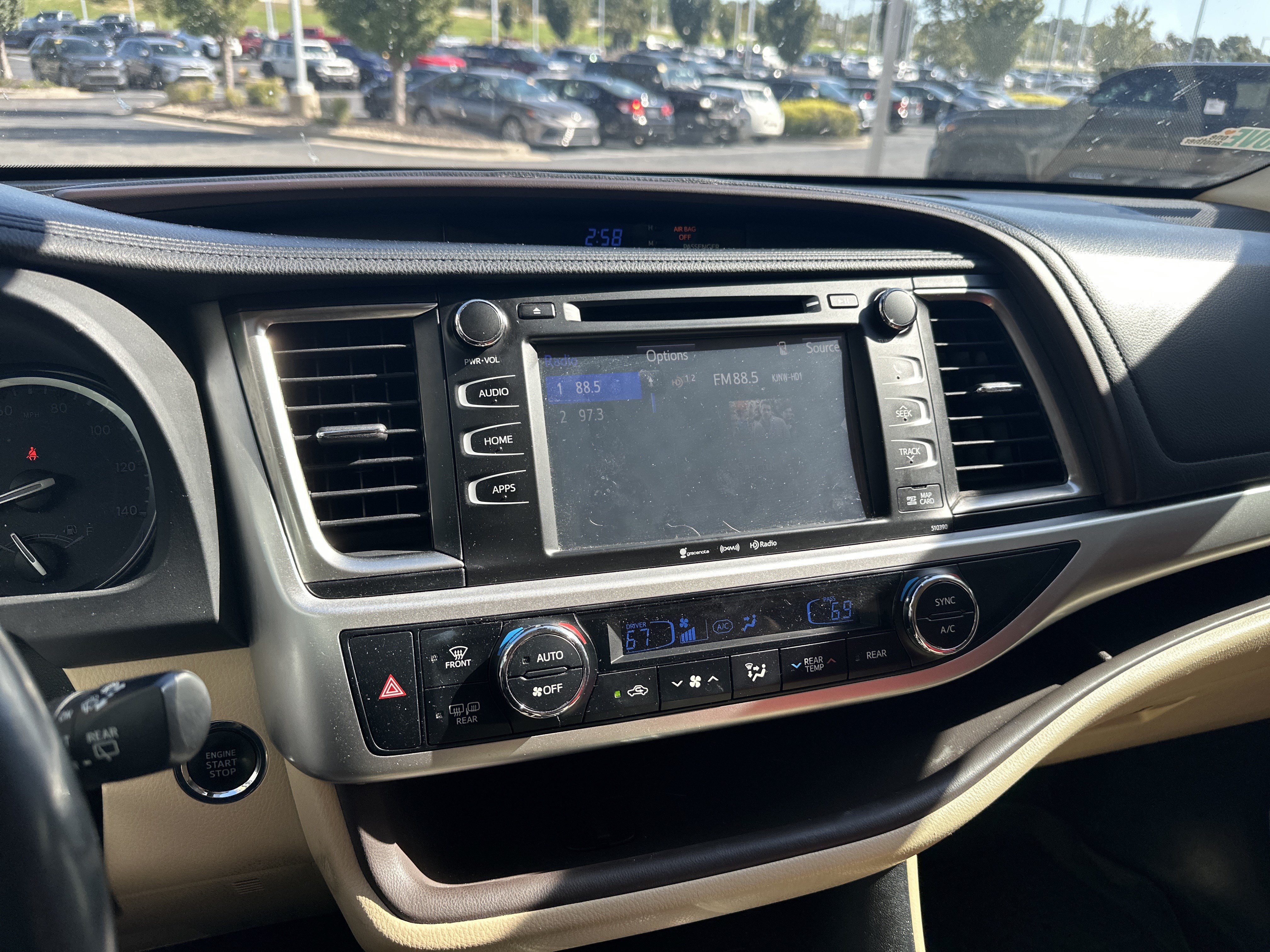 Used 2019 Toyota Highlander XLE AWD/4WD image 22