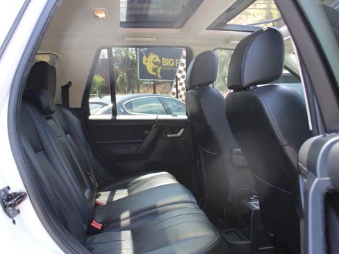 Used 2011 Land Rover LR2 HSE AWD/4WD image 29