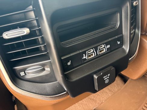 Used 2019 RAM 1500 Laramie AWD/4WD image 5