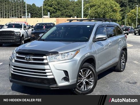 Used 2019 Toyota Highlander LE AWD/4WD image 1