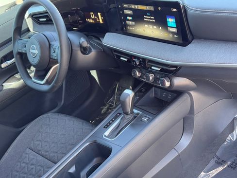 Certified 2025 Nissan Kicks SV image 9