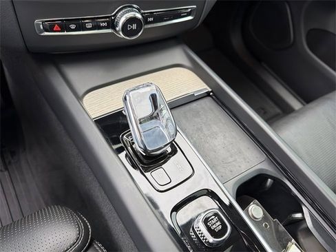 Used 2022 Volvo XC60 B6 Inscription w/ Advanced Package image 20