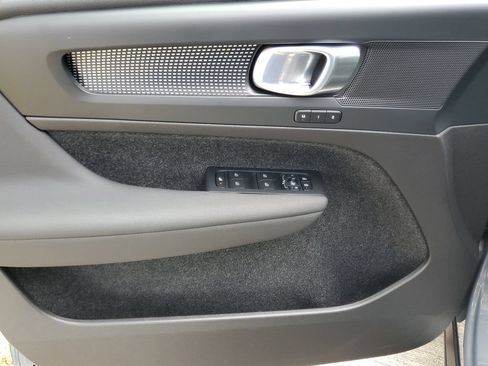 Certified 2023 Volvo XC40 B5 Plus w/ Climate Package AWD/4WD image 19