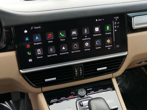 Used 2022 Porsche Cayenne Platinum Edition image 18