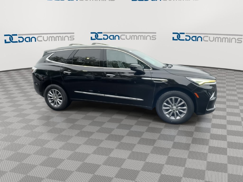 Used 2023 Buick Enclave Essence FWD image 9