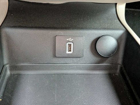 Used 2017 Ford Fusion SE w/ Fusion SE Technology Package FWD image 22