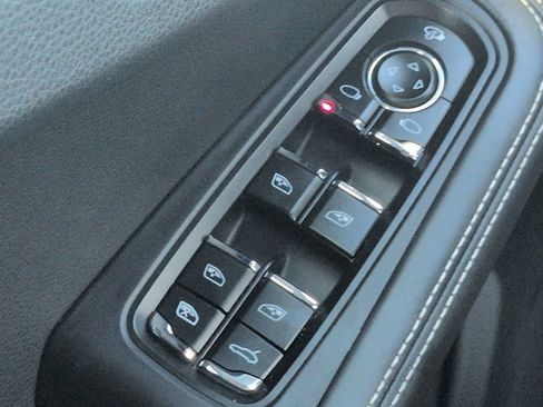 Used 2024 Porsche Macan Turbo AWD/4WD image 25