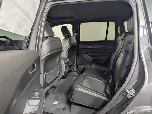 New 2025 Jeep Grand Cherokee Altitude image 26