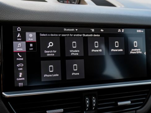 Used 2020 Porsche Cayenne image 28