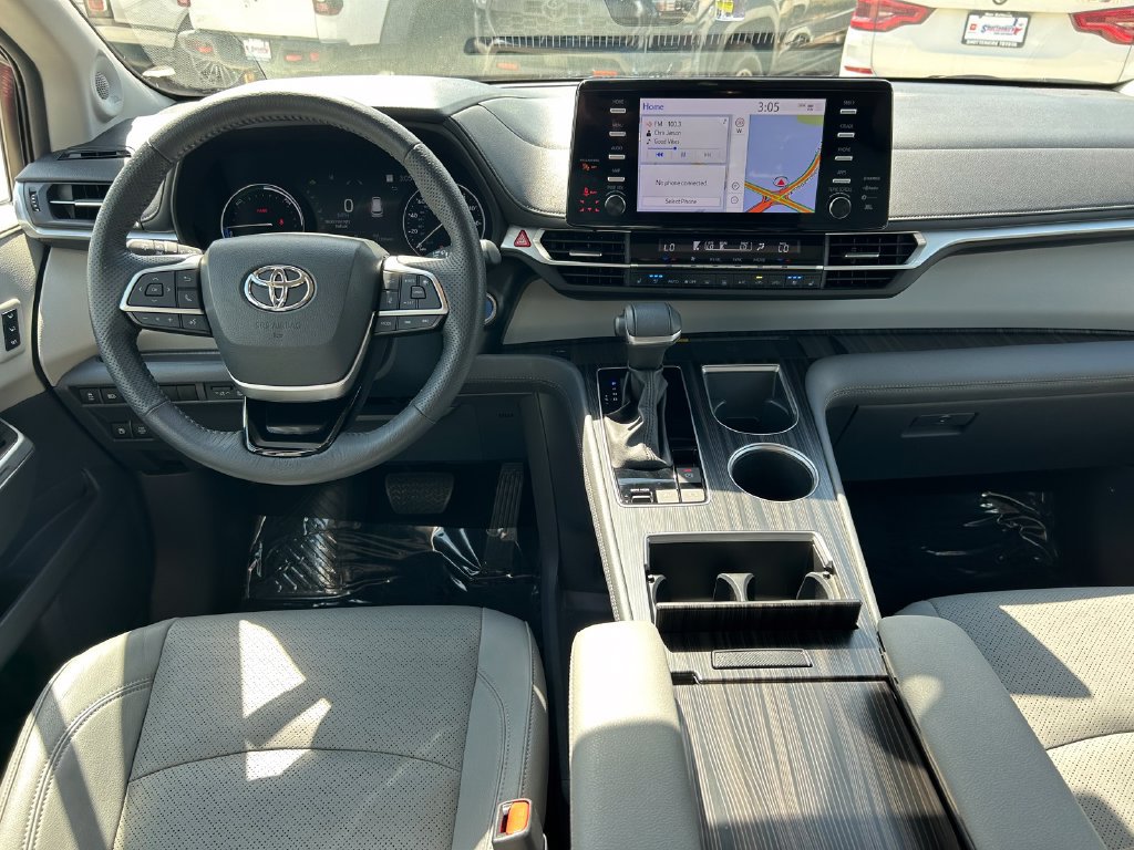 Certified 2023 Toyota Sienna Limited AWD/4WD image 18