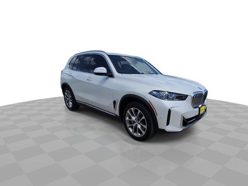 Used 2024 BMW X5 sDrive40i w/ Premium Package RWD image 2