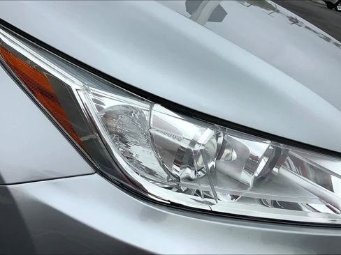 Used 2018 Toyota Highlander LE image 26