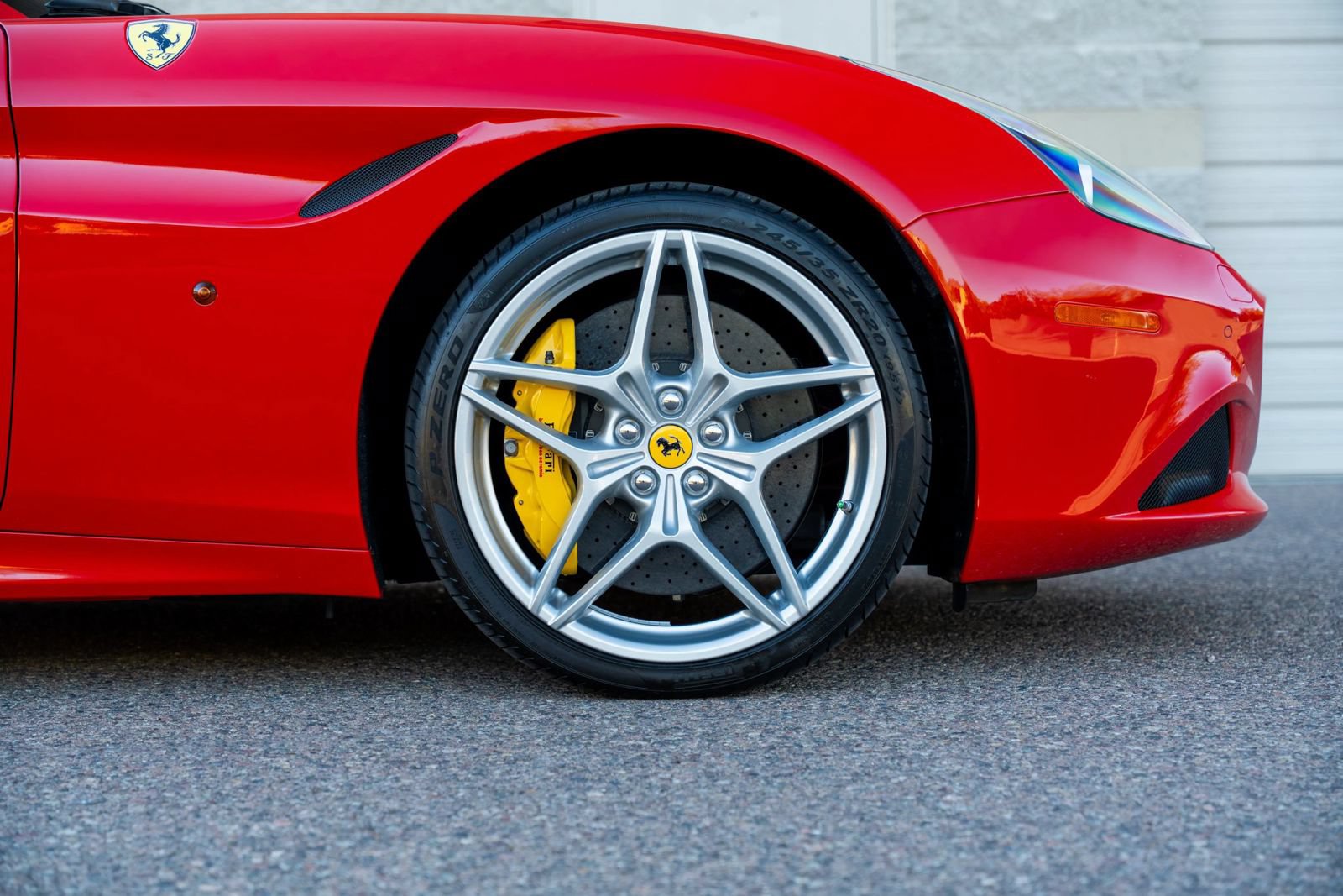 Used 2015 Ferrari California T RWD image 49
