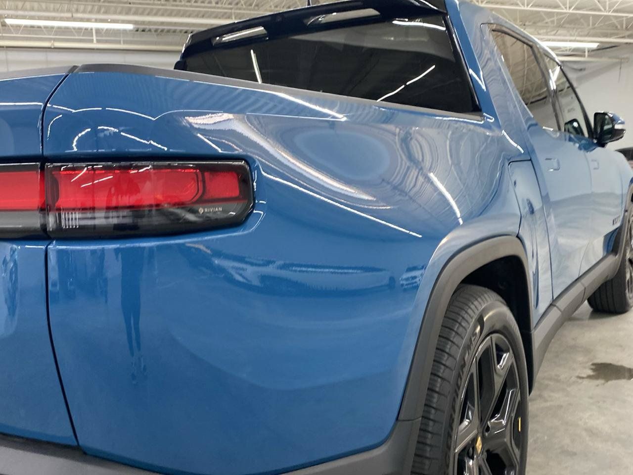 Used 2023 Rivian R1T Adventure Dual AWD/4WD image 8