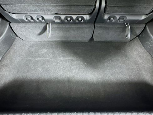 Used 2024 Chrysler Pacifica Touring FWD image 34