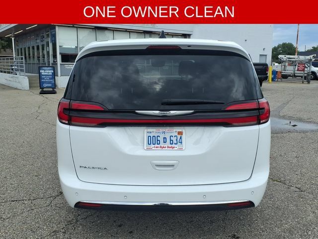 Used 2024 Chrysler Pacifica Touring-L FWD image 6