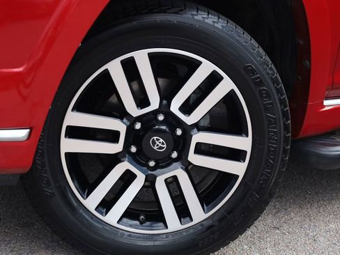 Used 2019 Toyota 4Runner Limited AWD/4WD image 18