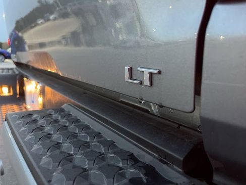 Used 2023 Chevrolet Colorado LT w/ LT Convenience Package III image 9