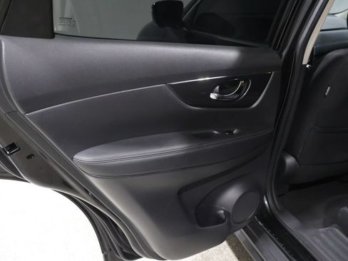 Used 2017 Nissan Rogue SV AWD/4WD image 19