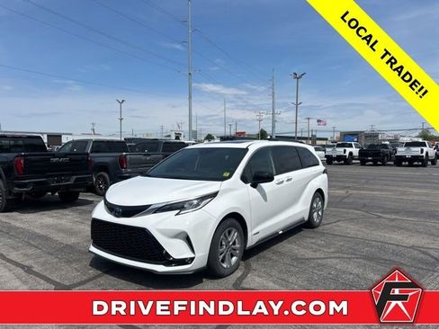 Used 2021 Toyota Sienna XSE w/ XSE Plus Package AWD/4WD image 1