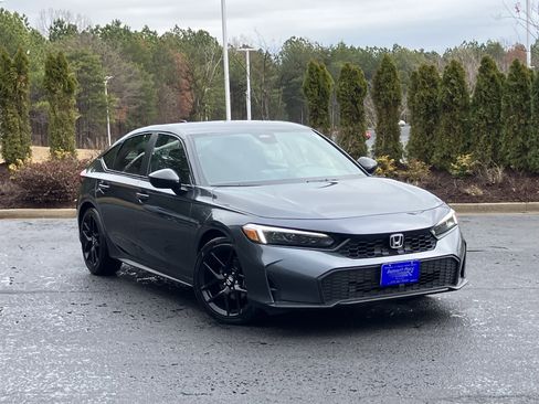 Used 2025 Honda Civic Sport image 2