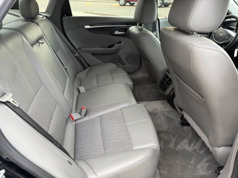 Used 2016 Chevrolet Impala LT w/ Convenience Package image 16