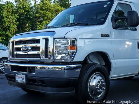 Used 2025 Ford E-450 and Econoline 450 Super Duty w/ Power Equipment Group RWD image 3