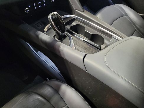 Used 2018 Buick Enclave Essence image 26